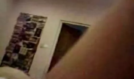 سگ ماده داغ در جوراب ساق بلند فیلم سکس با زن برادر بر روی آلت تناسلی مرد