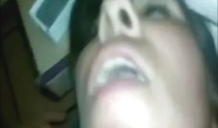 استریپر زیبایی خدمات طولانی را به خود کلیپ سکس زن با سگ جلب کرد