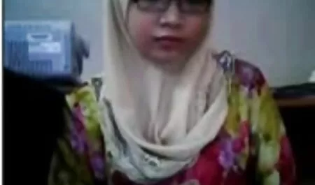 بستگان بزرگسال یکی از اعضای کلیپ سکس حیوان با زن خویشاوند خجالتی خود را می مکند