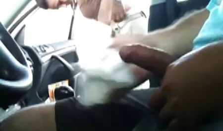 کارتون جنسی یک سیاه پوستان که یک توریست سفید پوست فیلم سکسی زنهای کون گنده را گرفتار می کند