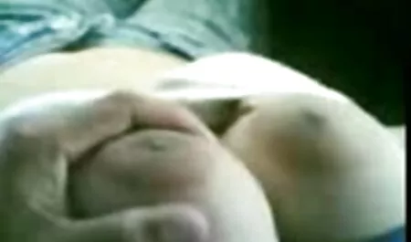 دو جوجه بسیار آبدار سوار فیلم سکس با زن محجبه خروس چربی می شوند