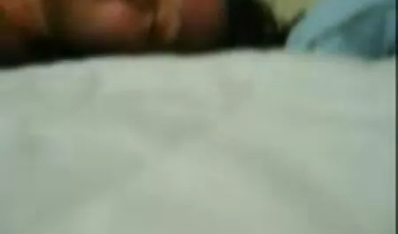 با استفاده از ویبراتور سه گرم کنید فیلم سکس اسب با زن