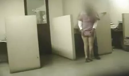 بلک یک فیلم سکسی زنان قد بلند دیک را داخل یک گودال سفید فرو کرد