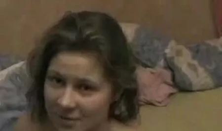عیار با انگشتان نرمش فیلم سکسی سینه زن خودارضایی می کند
