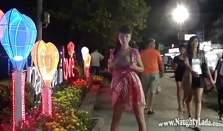 رابطه جنسی گروهی زیبا با دختر باکره 18 ساله فیلم های سکسی زنان دوجنسه روسی