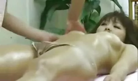 او یک فیلم سکسی زنهای حامله زن زیبا را در یک سوراخ مرطوب پاره کرد